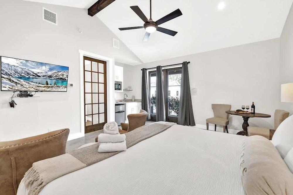 Schubert Inn Suite A With Pool-grill - 2blks to Main