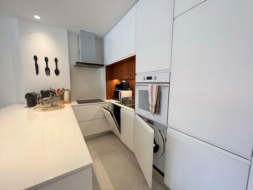 Albufeira Twins 2 With Pool by Homing