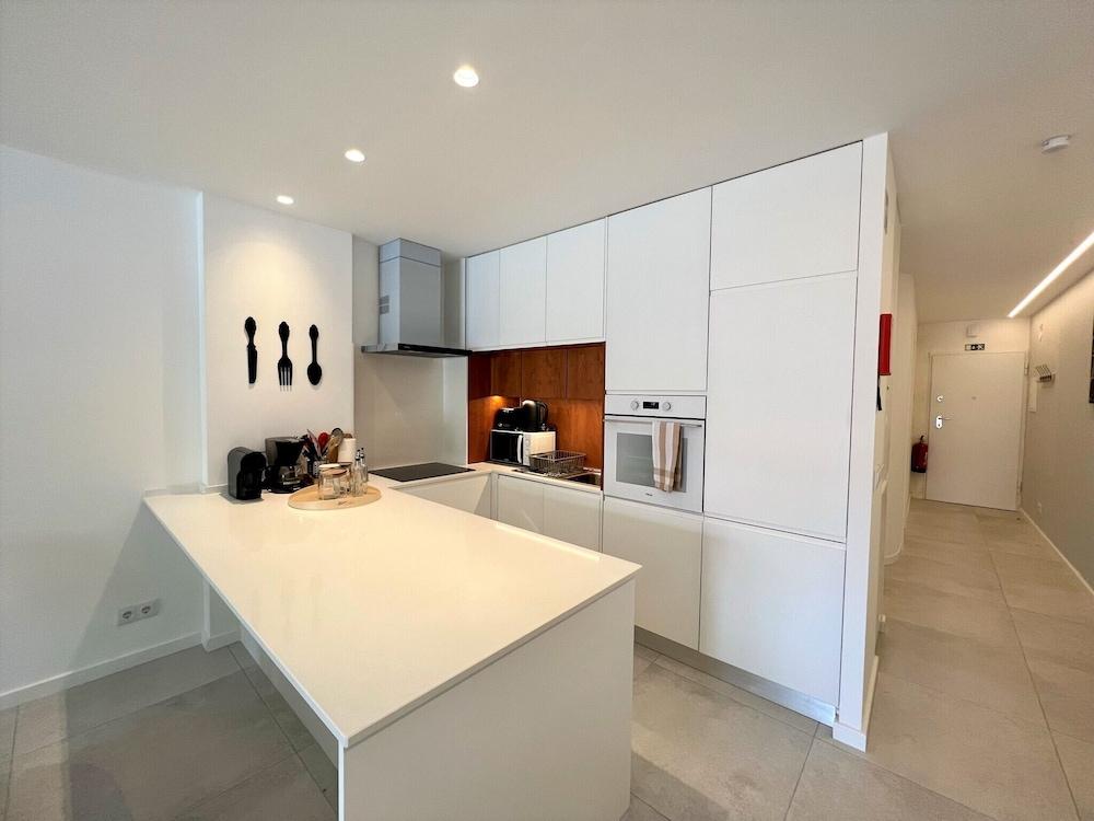 Albufeira Twins 2 With Pool by Homing