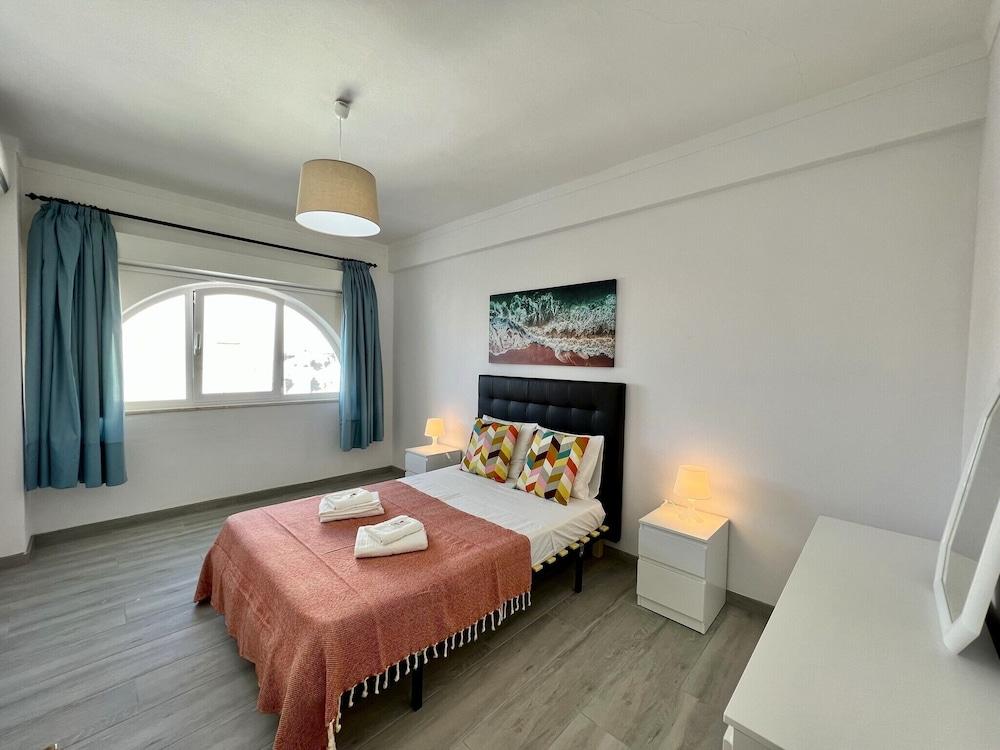 Albufeira Downtown With Pool by Homing