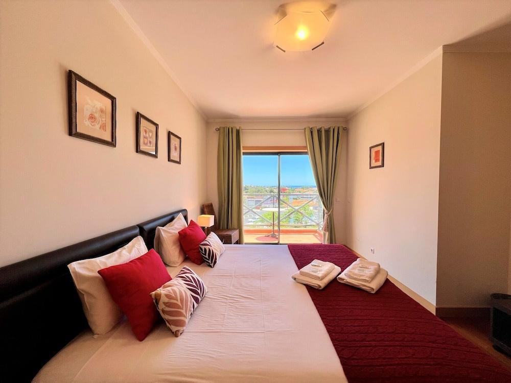 Albufeira Modern 2 by Homing