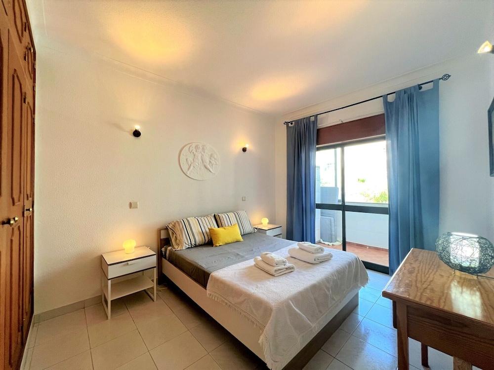 Albufeira Classic 1 With Pool by Homing