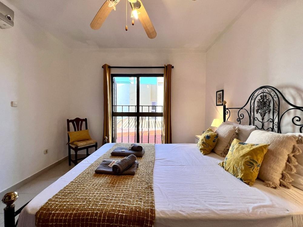 Vilamoura Classic Villa With Pool