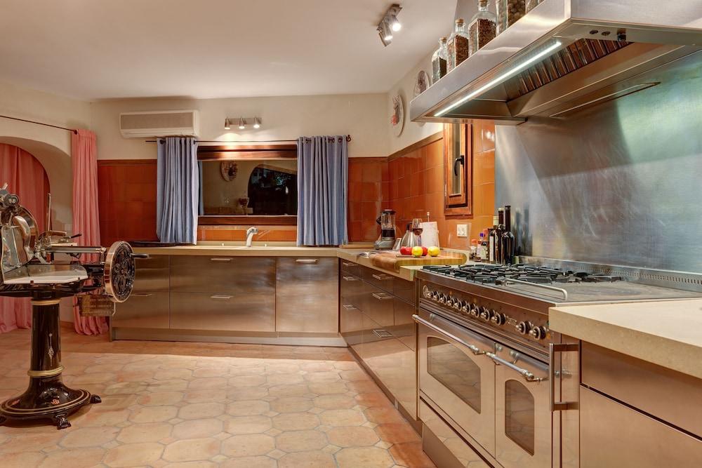 Villa Mistral Montiboli by Buccara