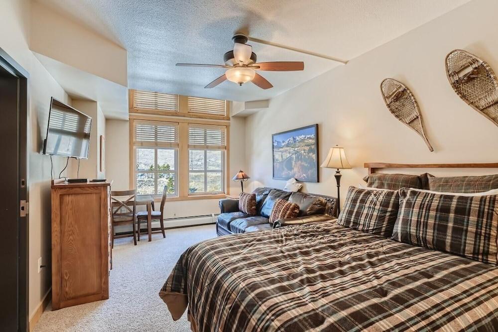 Passage Point 623 2 Bedroom Condo by RedAwning