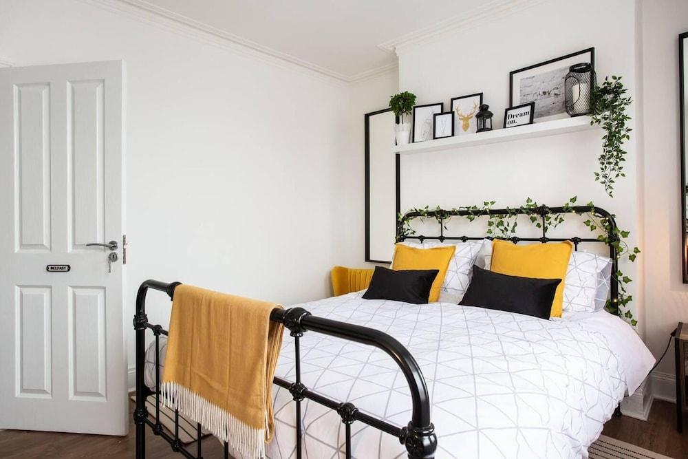 Luxurious 4-bedroom Home on Trendy Ormeau, Belfast