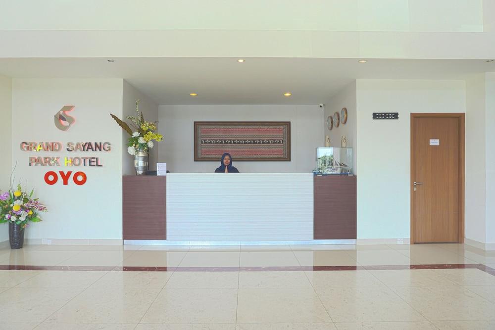 OYO 3269 Hotel Grand Sayang Park Makassar