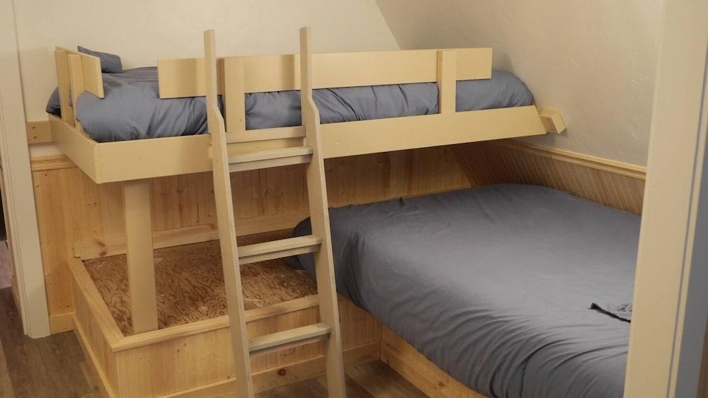 Glorious Summer At Cabin On The Creek