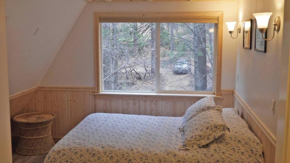 Glorious Summer At Cabin On The Creek