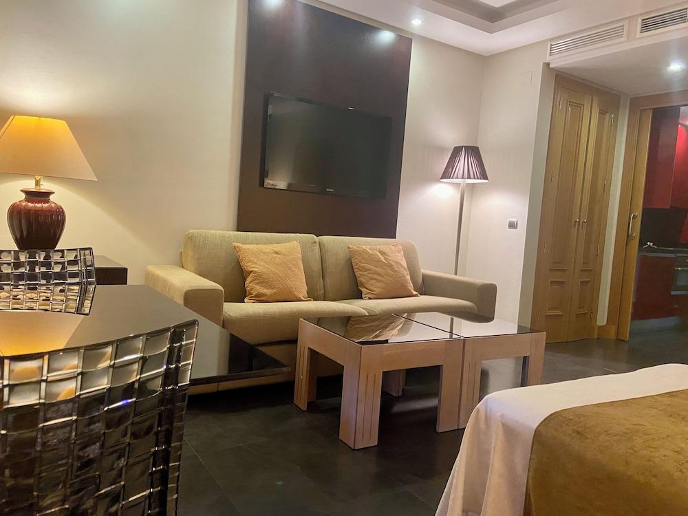 Artplatinum Suites & Apartments