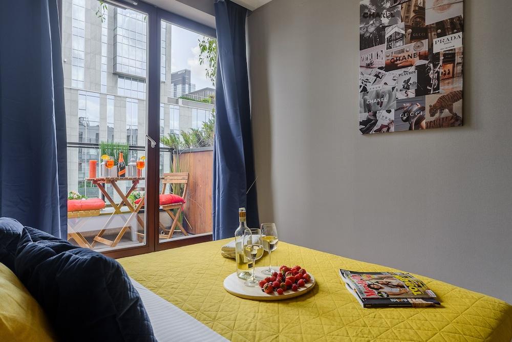 Lumina apartment with balcony Warsaw