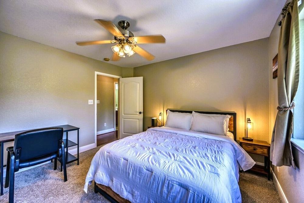 Luxury Home! - Pool - Fire Pit - Near Canyon Lake!