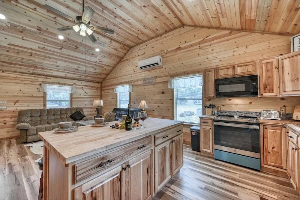 Rustic Cabin With Firepit and Grill - 10 Mins to Main St