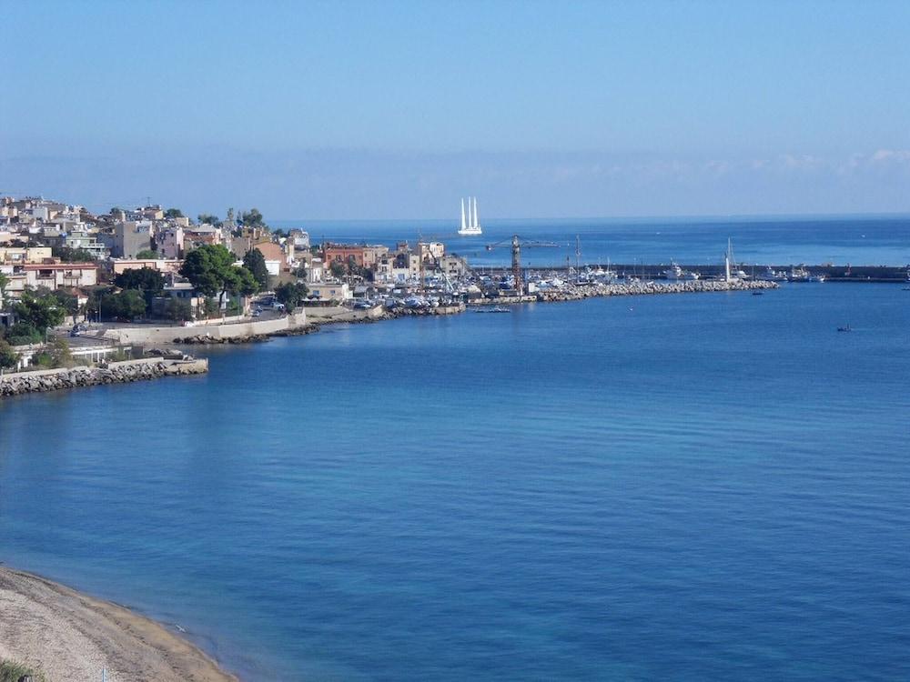 2- Large Terrace and Suggestive Panorama