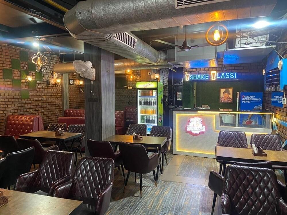 D 0101 Cafe and Lounge