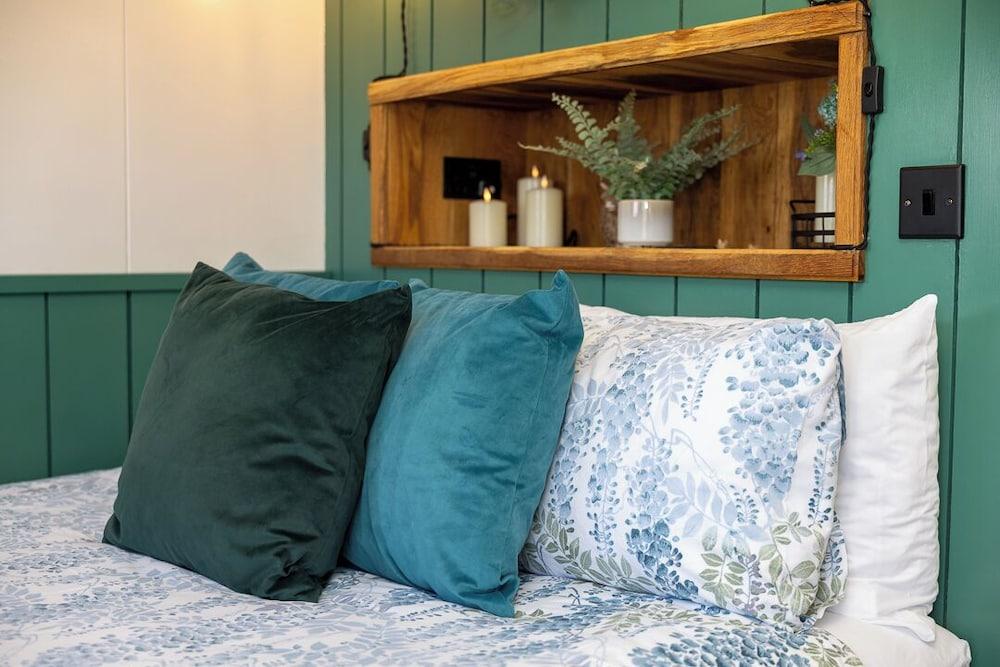 Willows Rest - 1 Bed Shepherd's Hut - Pentlepoir