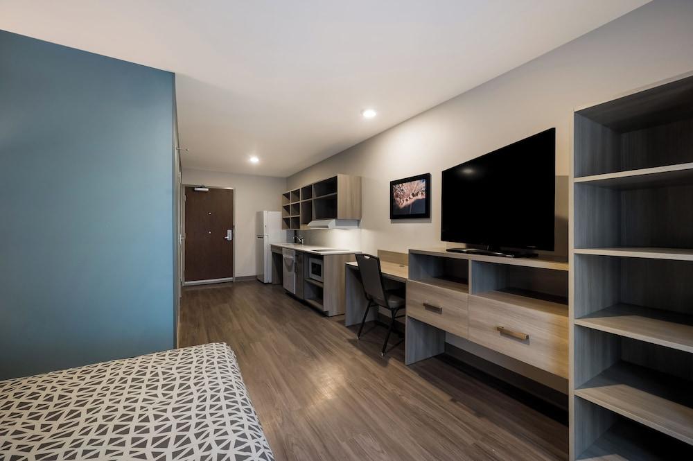 Woodspring Suites East Lansing - University Area