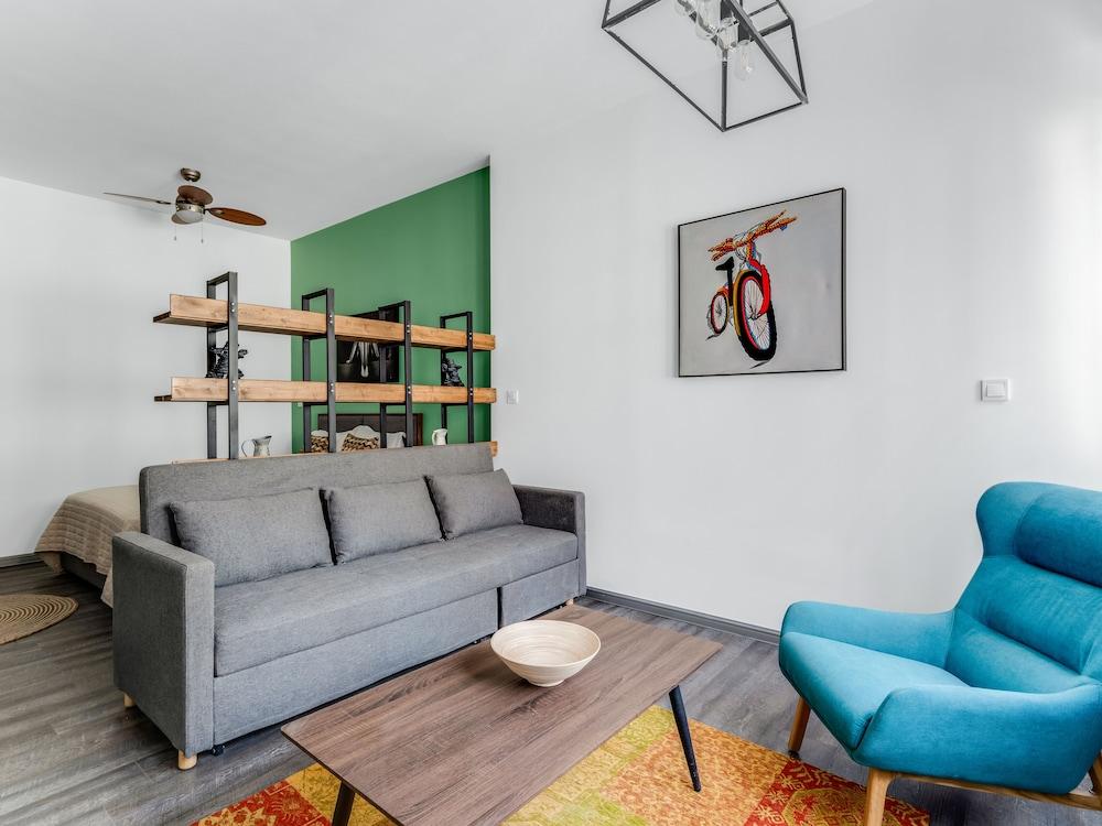 Sanders Center - Nice Studio Apartment