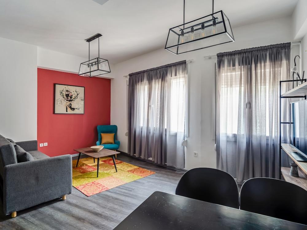 Sanders Center - Lovely Studio Apartment