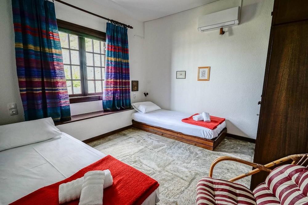 Sonia Rustic Mansion - 5bd 30 Sec Walk T