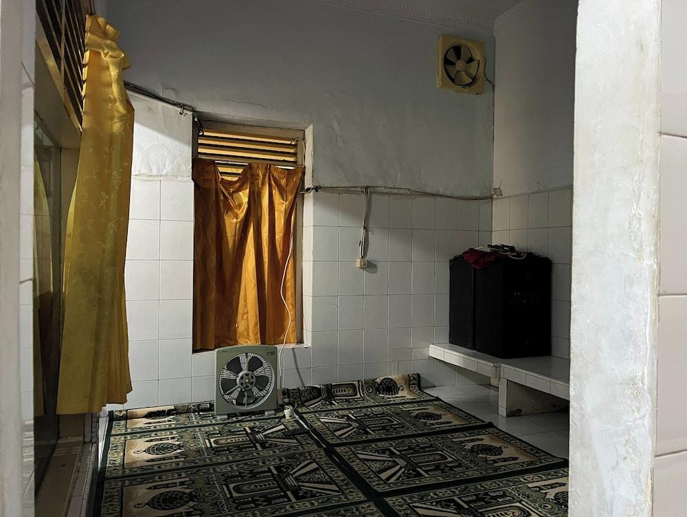 OYO 92675 Hotel Rosna