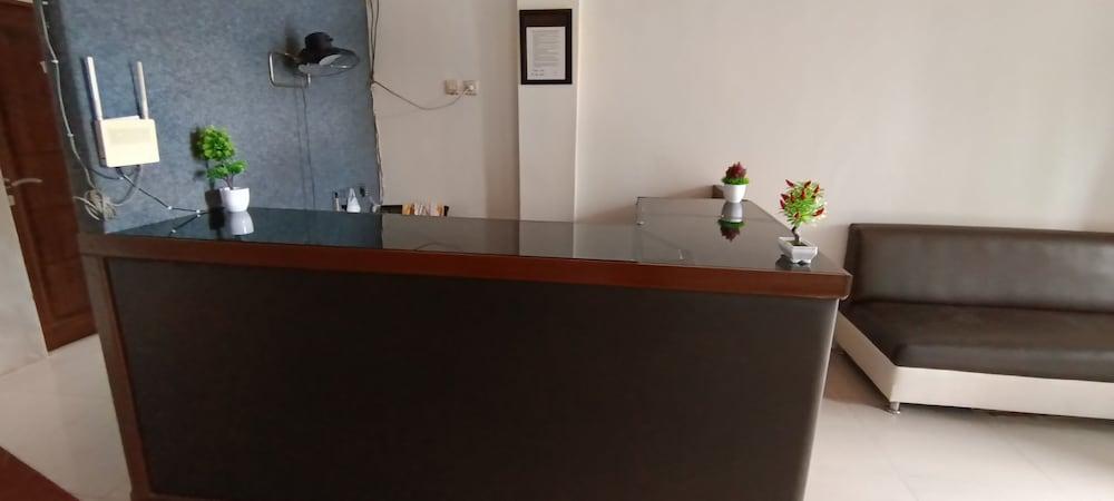 Hotel O Wisma Deli Syariah Near RSUD Nene Mallomo Sidenreng Rappang