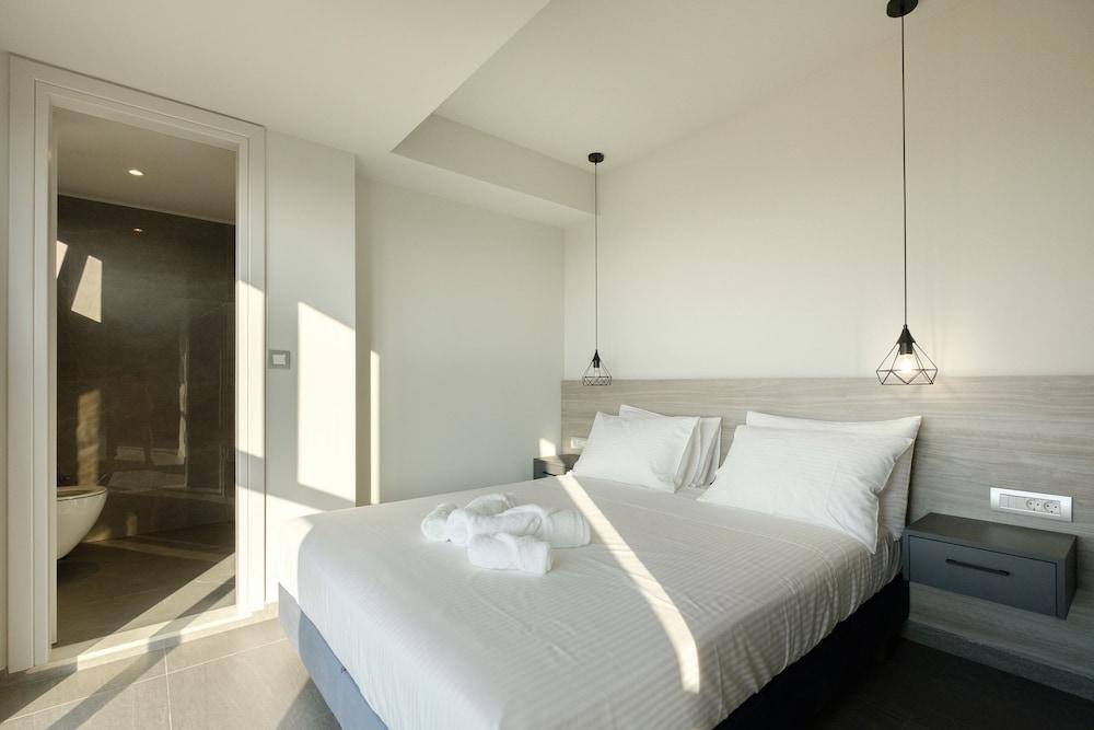 Sky-High Central Penthouse - 01