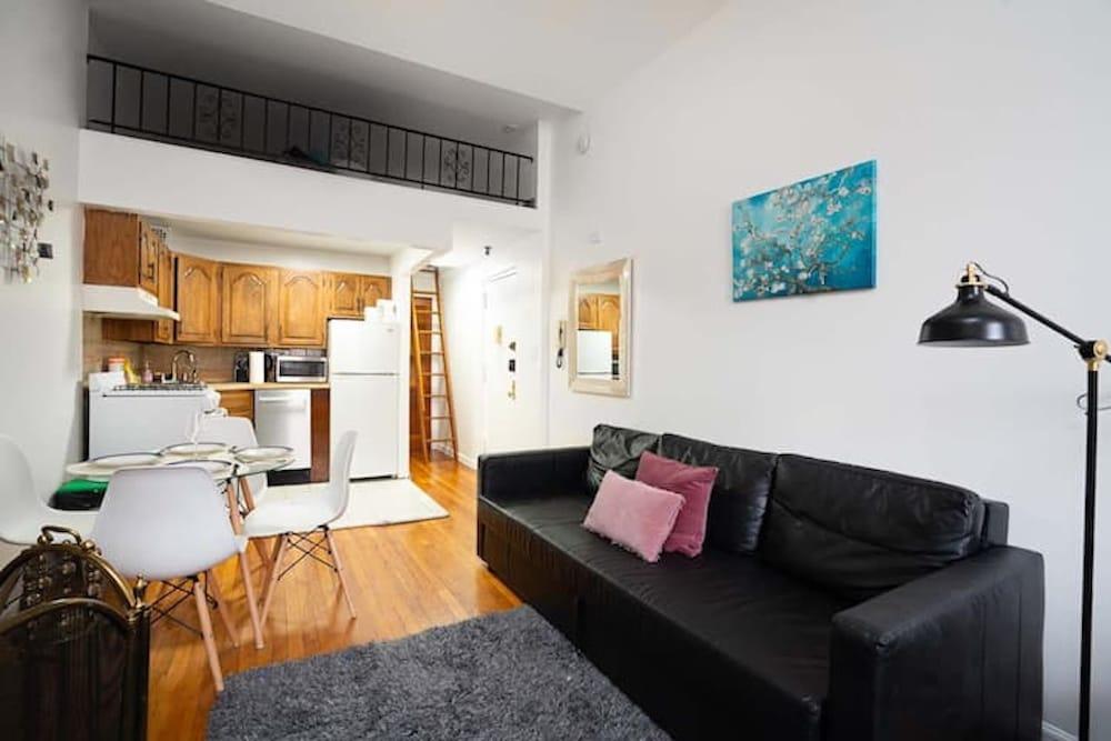 Charming Quiet Studio Right Off Central Park West