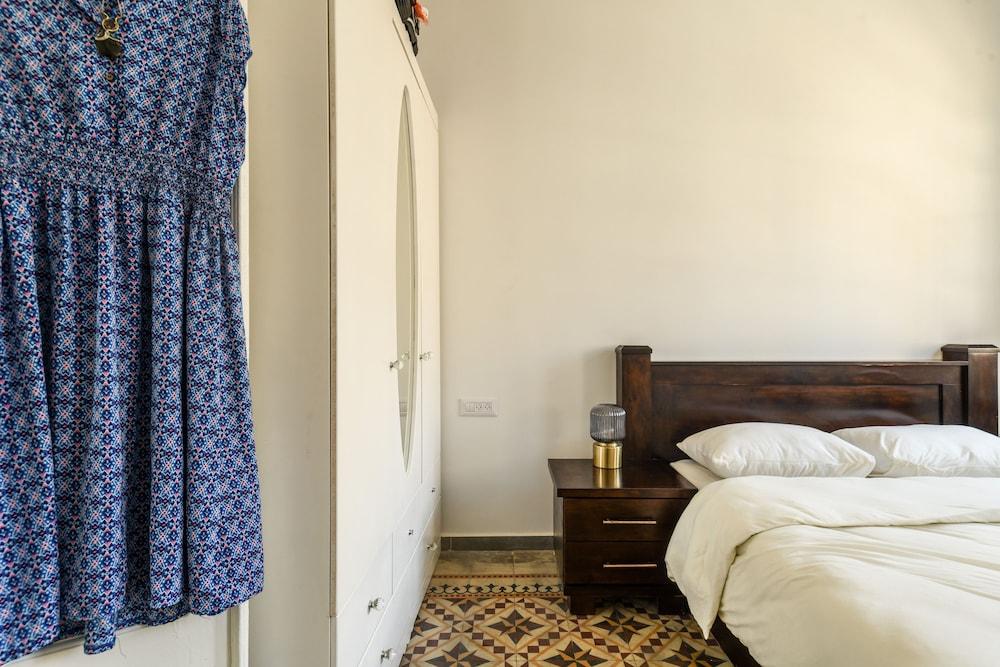 Vintage Charm 1BR Apt w Balcony & View