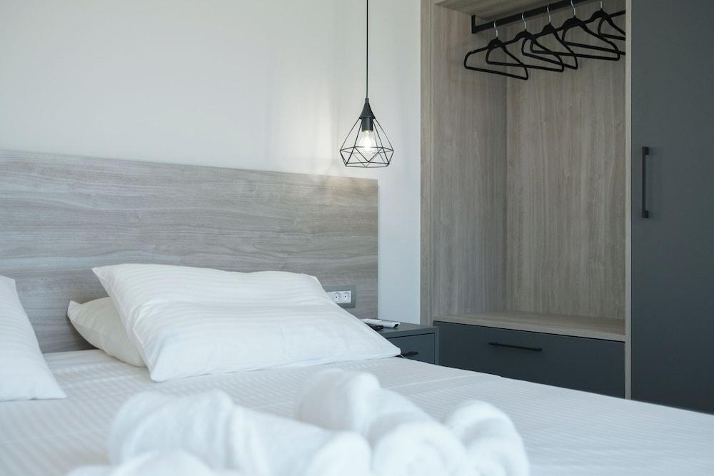 Sky-High Central Penthouse - 02