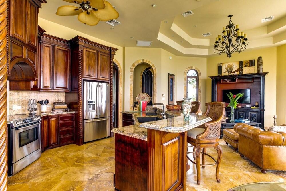 Villa Castello- Water Views Resort Amenities