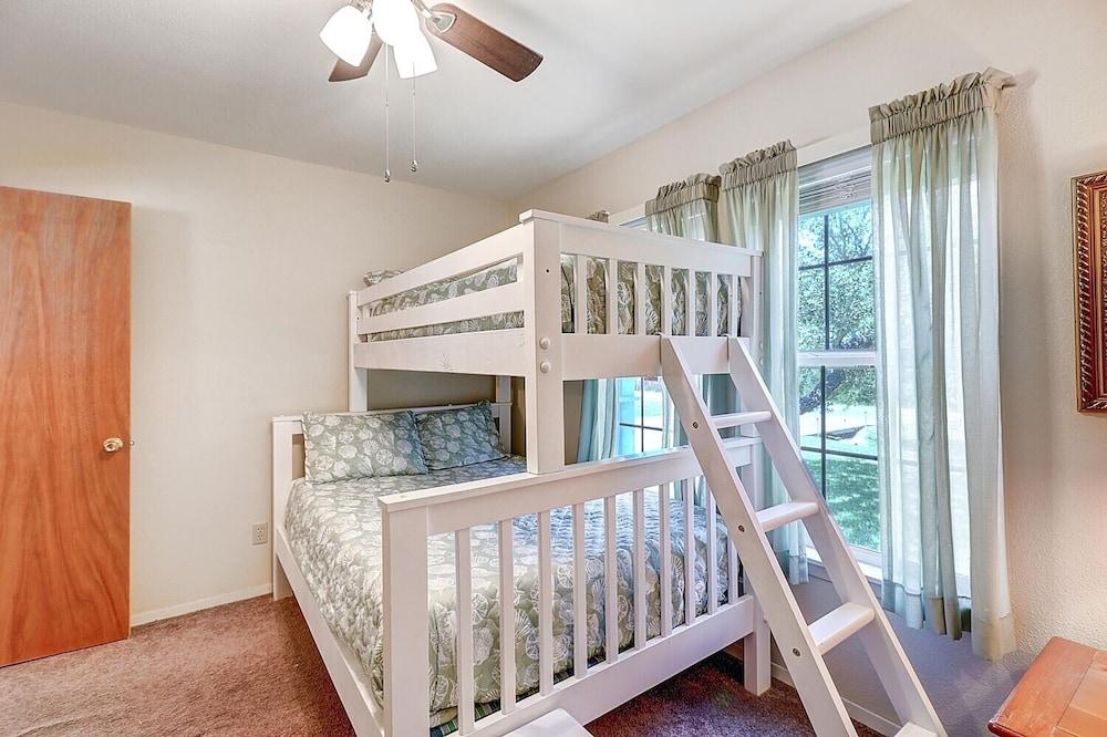 Seashell Memories 2 Bedroom Home by RedAwning