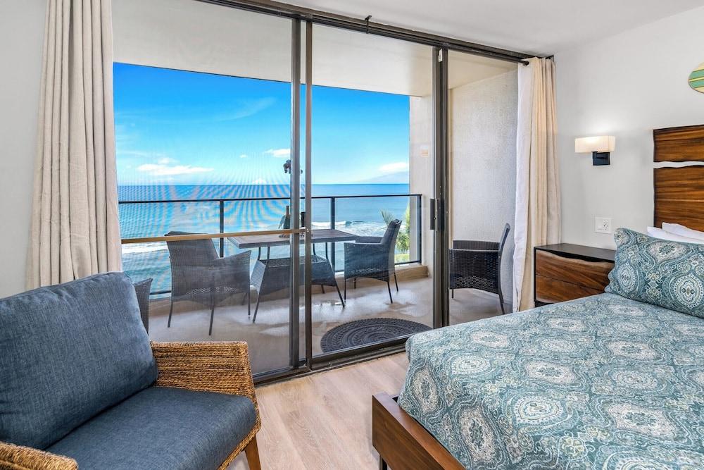 Oceanfront Kaanapali Studio Vistas