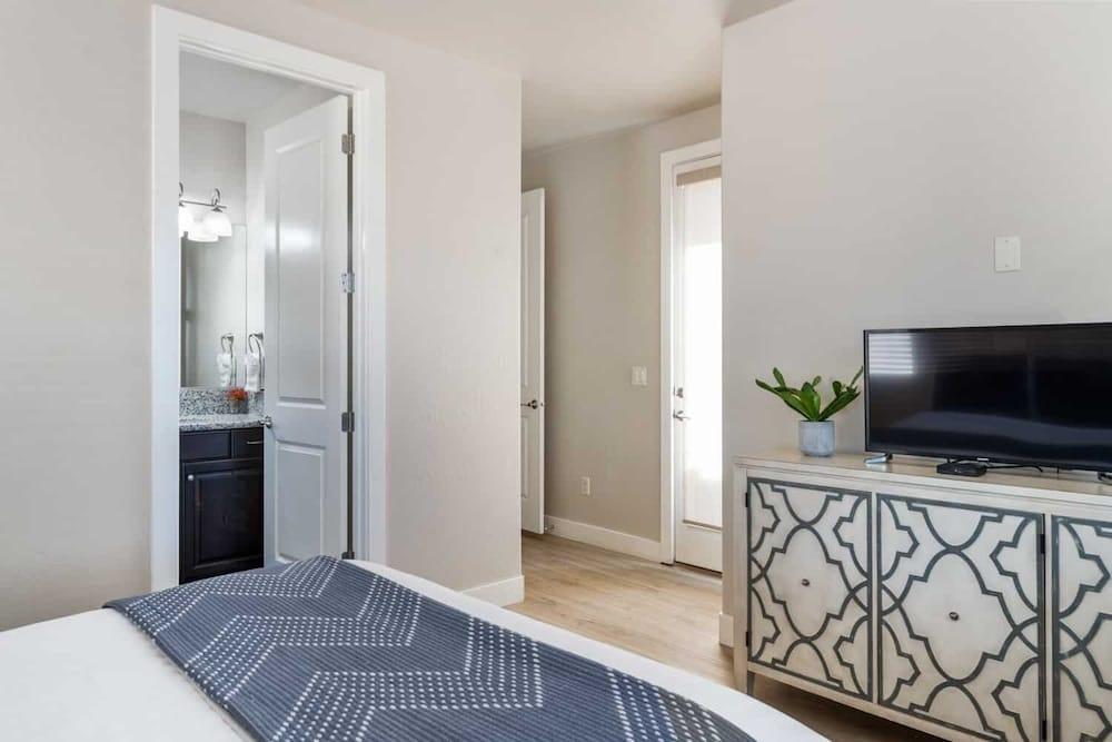 Hidden Treasure #15 6 Bedroom Home