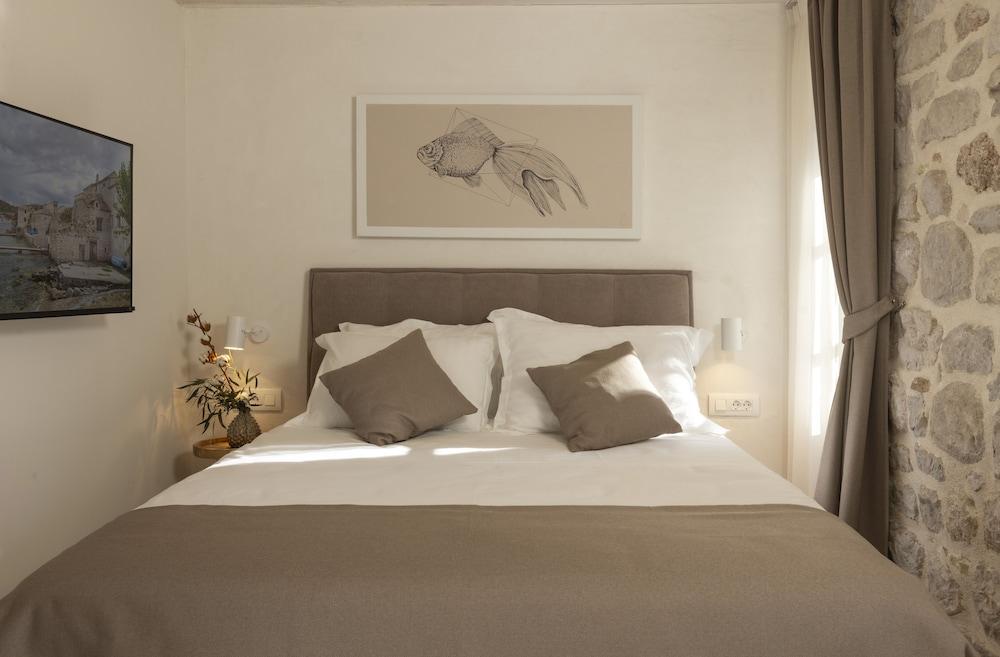 Villa Miri, superior heritage villa with swimming pool