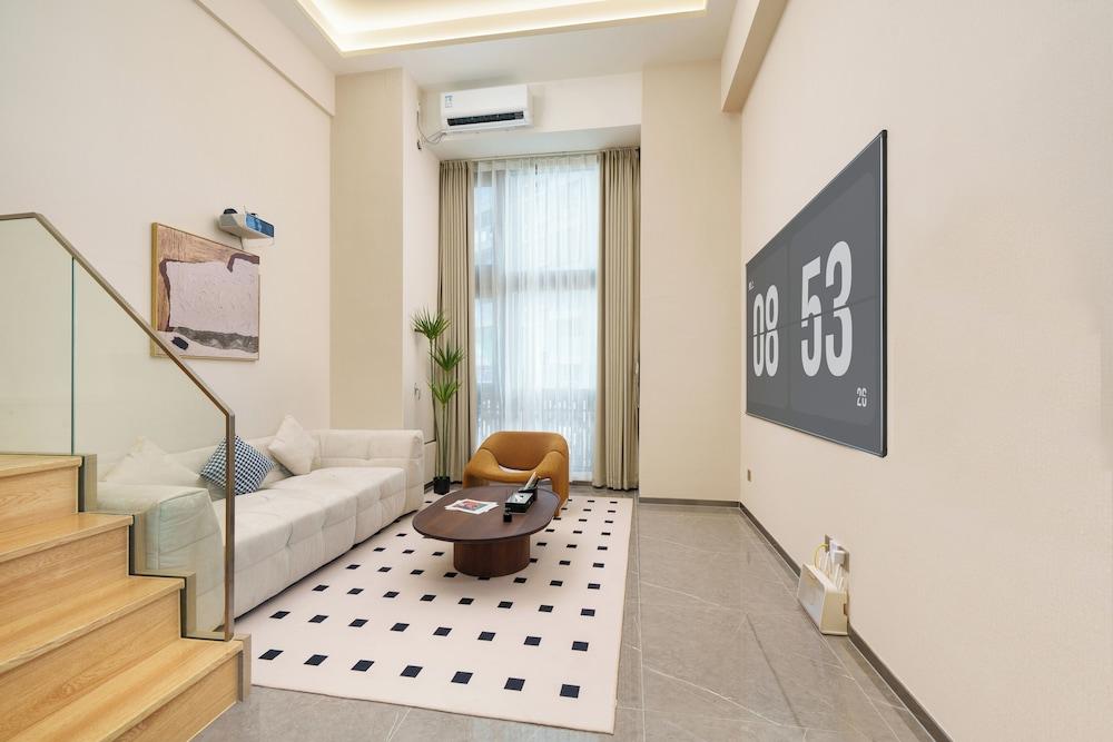 Galory service apartment