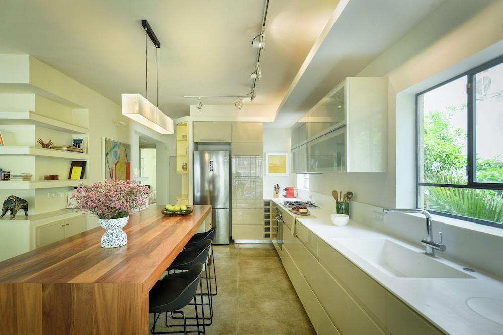 Spacious & Green 3BR Apt w Balcony