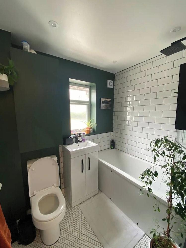 Spacious & Central 2BD House - Brighton