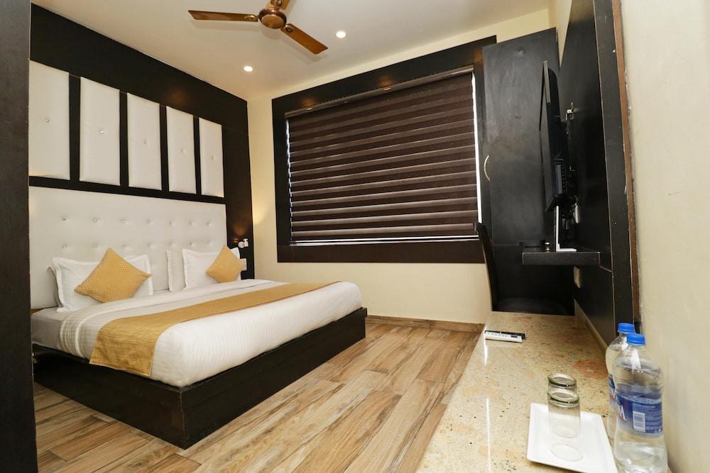 Hotel Mirage Residency