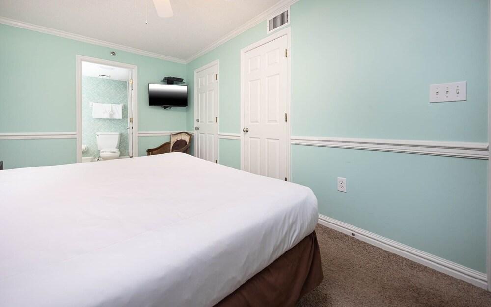 Phoenix East 509 2 Bedroom Condo