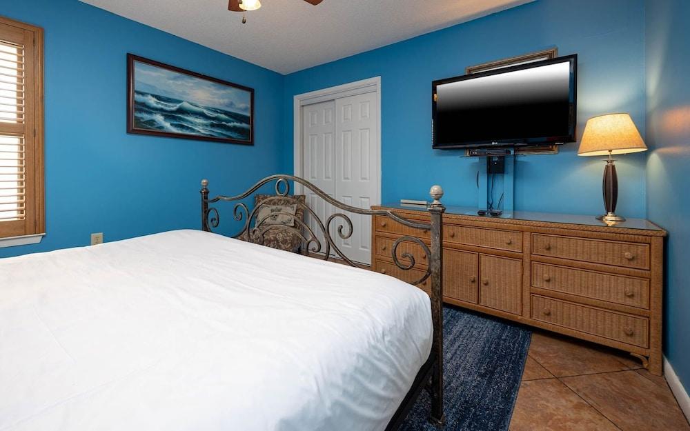 Phoenix Iii 3141 3 Bedroom Condo