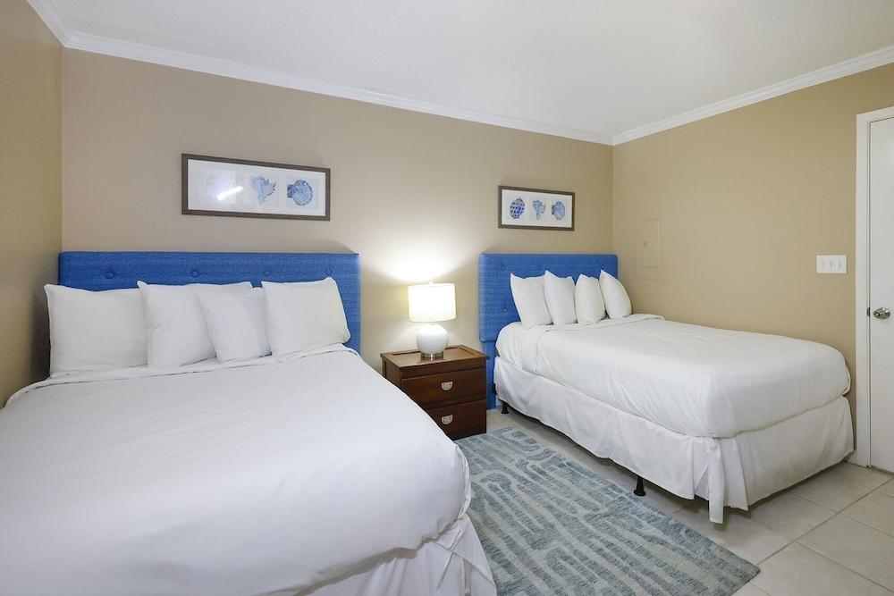 Phoenix Vi 6410 2 Bedroom Condo