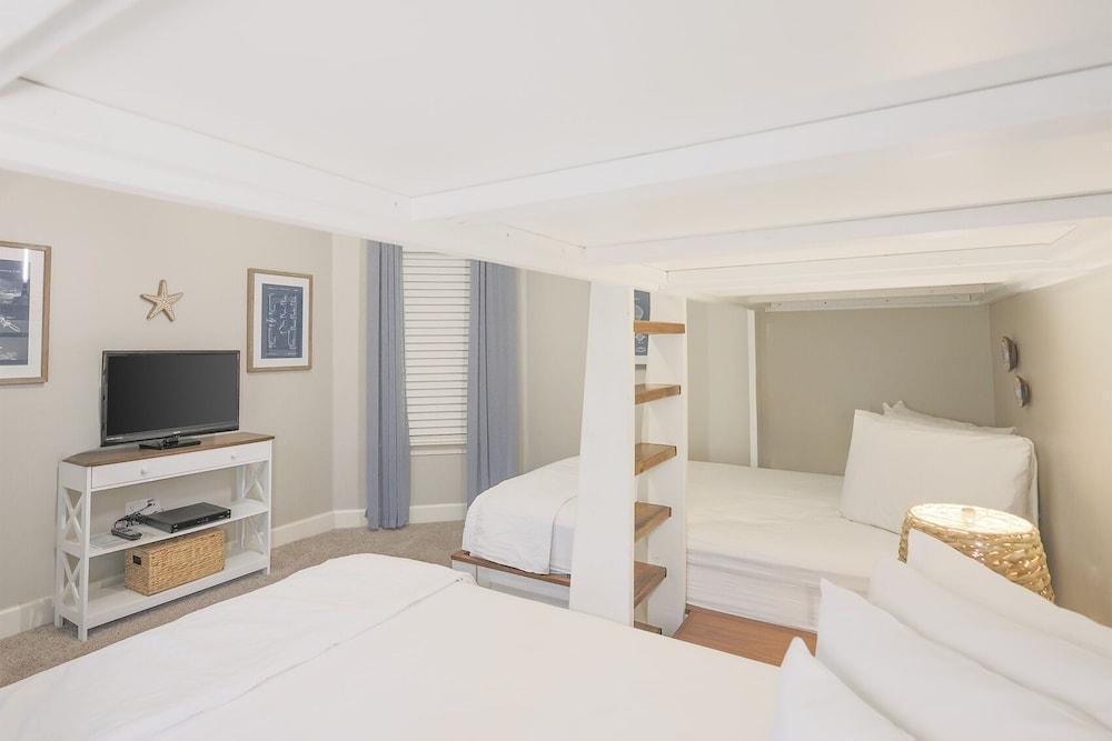 Phoenix West 1606 3 Bedroom Condo