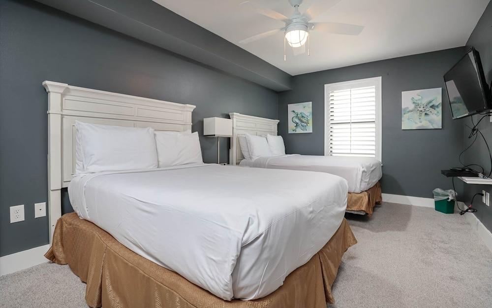 Phoenix East 911 3 Bedroom Condo