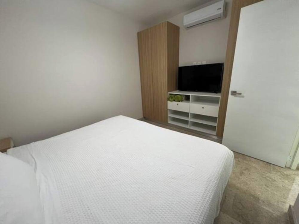 Spectacular Apartment Bridge Pool