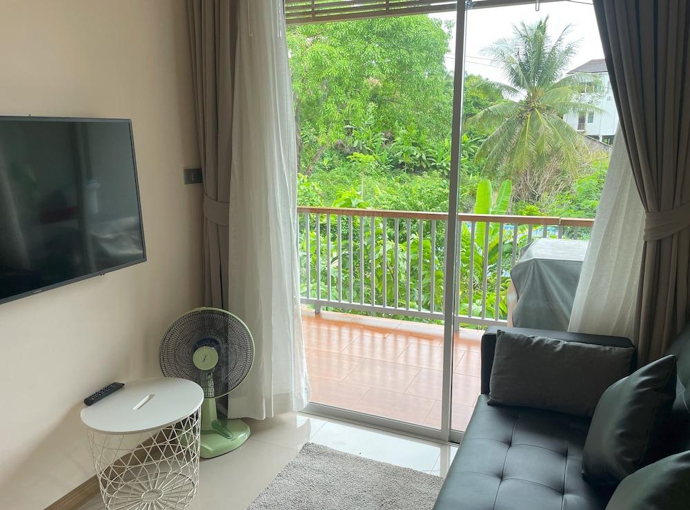 Apartment at Palmetto Condo by Lofty