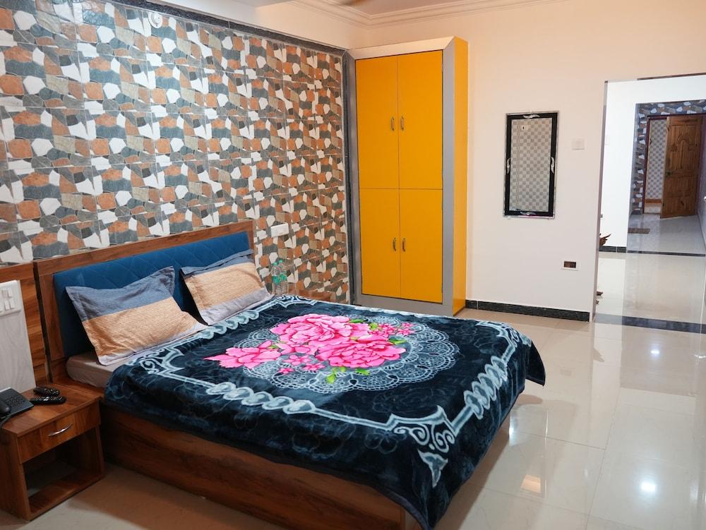 Hotel Nakshtra, Shrungartali