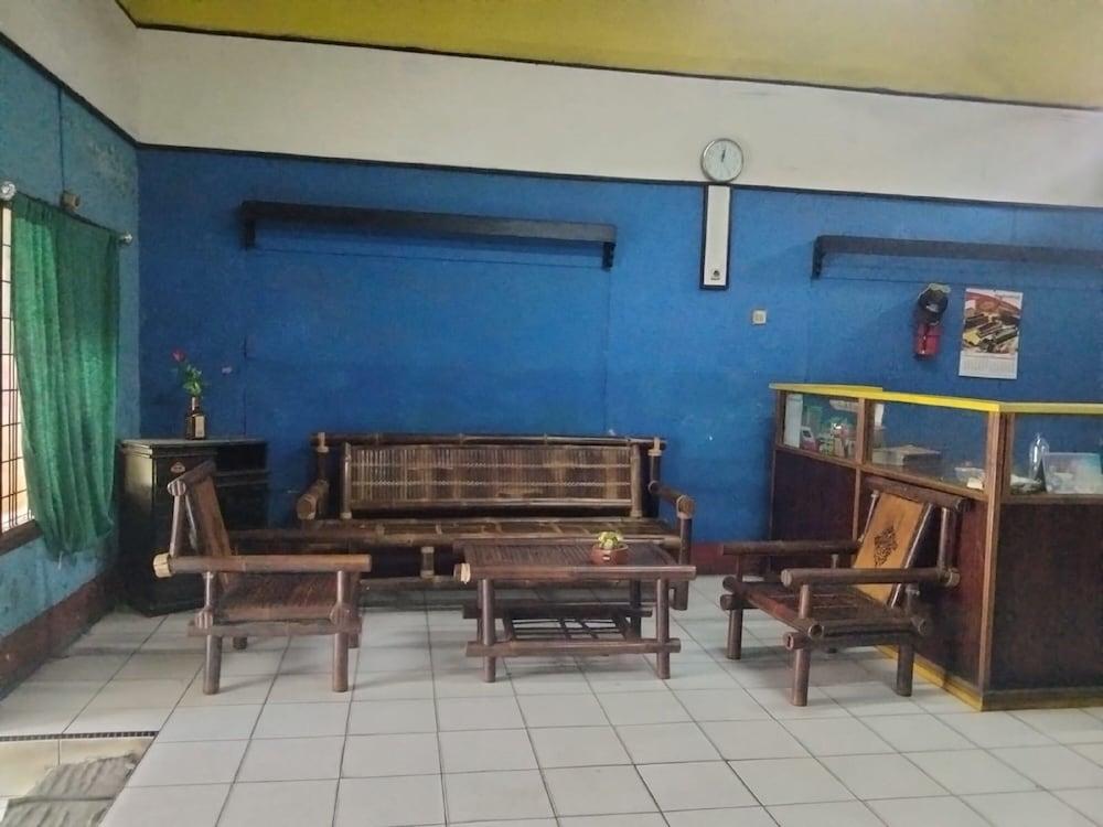Hotel O Penginapan Keluarga