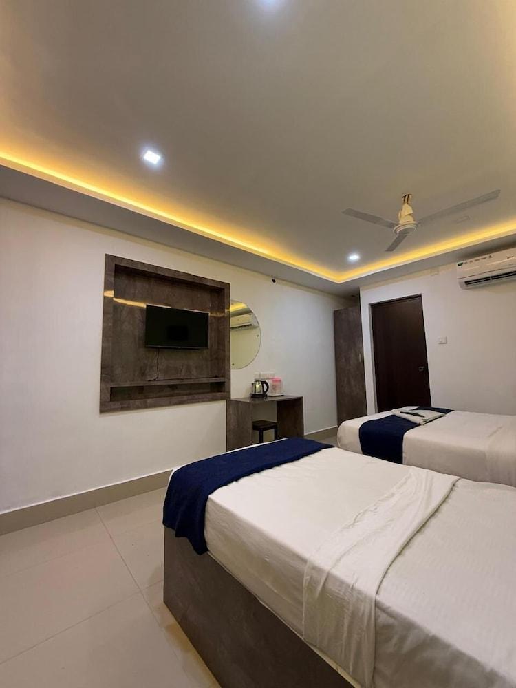 Hotel Queen Residency