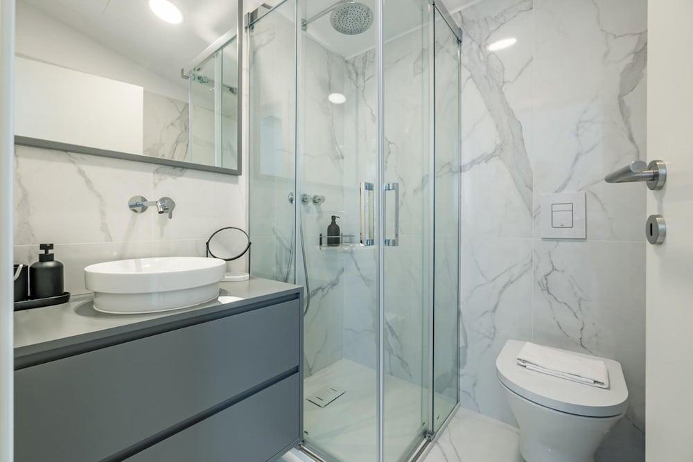 Nomad s Lux - 1bdr Charming Top Floor Porto